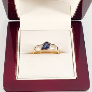 Bezel set sapphire ring pear shape bezel setting