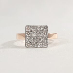 Square setting diamond cluster ring